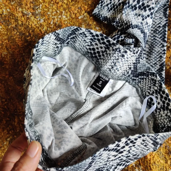 Shein Snake print leggings - Picture 2 of 4